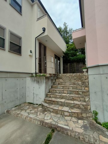 清水が丘3丁目戸建のエントランス