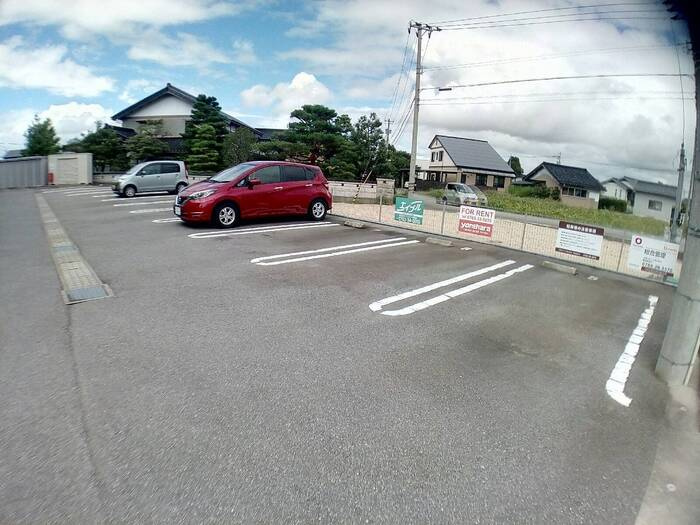 ネクサスの駐車場
