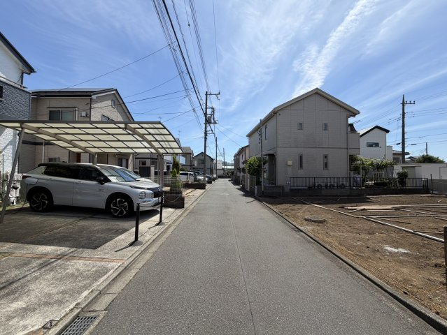 陽光台新築戸建ての前面道路含む現地写真