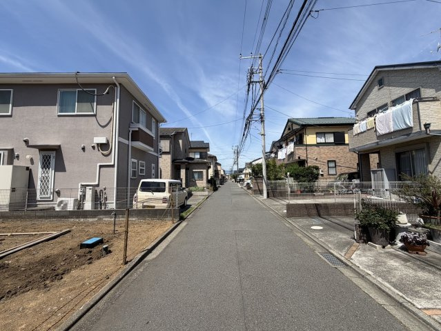 陽光台新築戸建ての前面道路含む現地写真