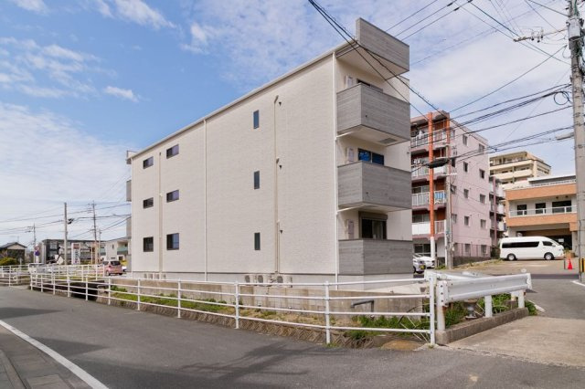 プレチサメンテ今宿駅前の外観