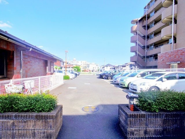 NR花小金井の駐車場