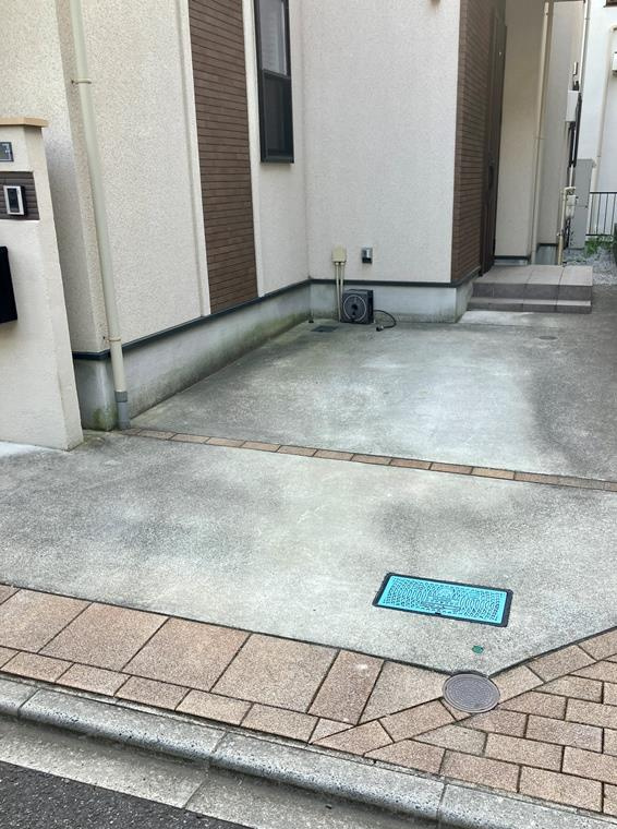 中井戸建の駐車場