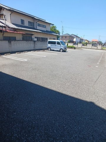 クレメントの駐車場