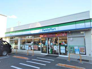 ファミリーマート 南篠崎町四丁目店まで300ｍ