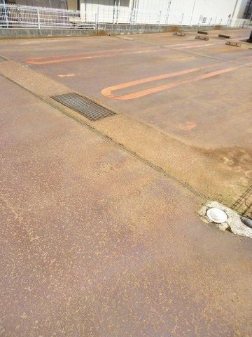 ヴィラ　グレイスフル　Ⅱの駐車場