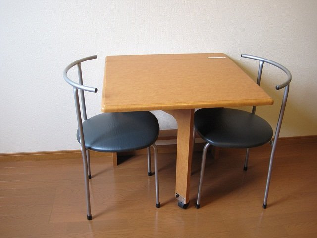 レオパレスプレミール上野Ⅱのその他|テーブル、椅子