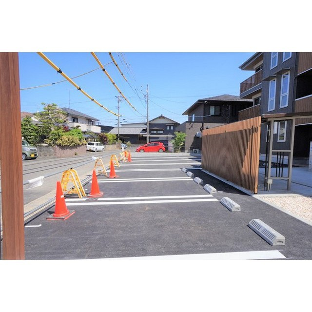 岐阜市則武中３丁目のアパートの駐車場