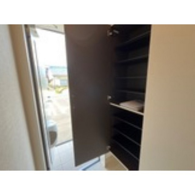 岐阜市黒野のアパートの玄関