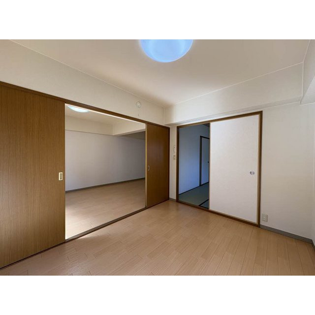 岐阜市近島１丁目の賃貸マンションの内装