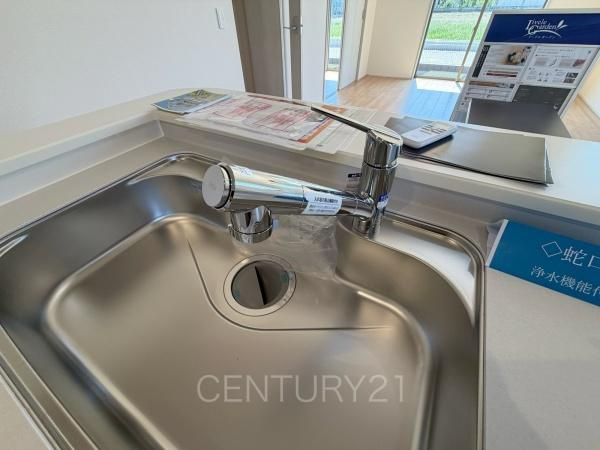 安中古屋 3号棟のキッチン|浄水器付きです
