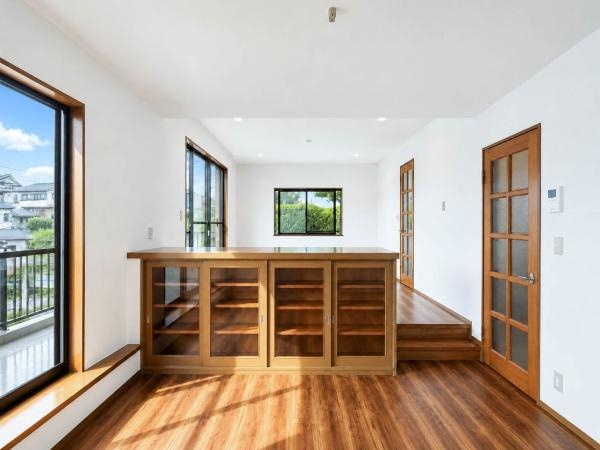 横浜市青葉区桜台の中古一戸建の居間・リビング