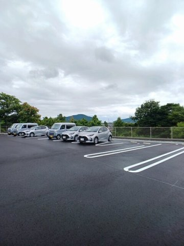 シュバルツハウス防府の駐車場