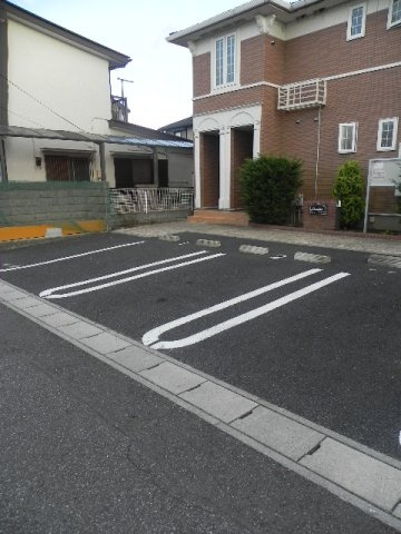 コンフォルトの駐車場