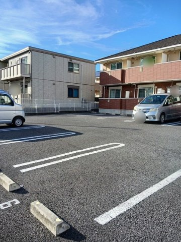 ジェルメの駐車場