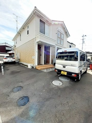ネオカーサ山越の駐車場