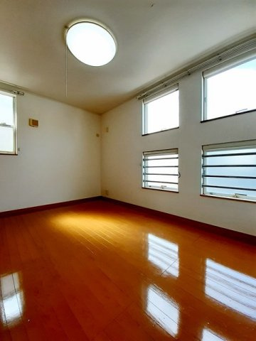 ネオカーサ山越の内装