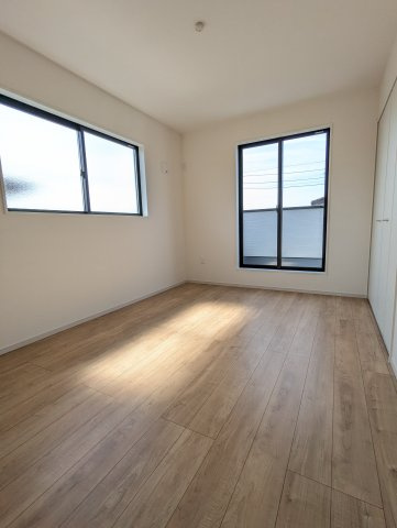 水戸市吉沢町　3期の洋室|バルコニーに面したお部屋は照明を点ける時間が少なくて済むので省エネに繋がります。