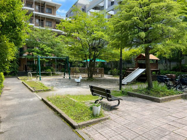 バームハイツ西葛西のその他共用部分|敷地内公園付きで、家族の憩いの時間を身近に楽しめます。