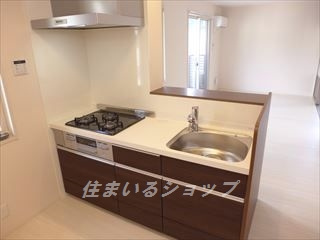 ヴァンベール　Ⅰ棟のキッチン|３口ガスコンロ・グリル付き
