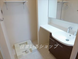ヴァンベール　Ⅰ棟の洗面所|三面鏡付き大型シャンプードレッサー