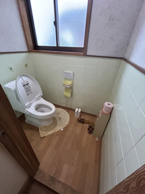 【トイレ】 | 久福木売家 | 器具は新しくありませんが、広めのトイレです。