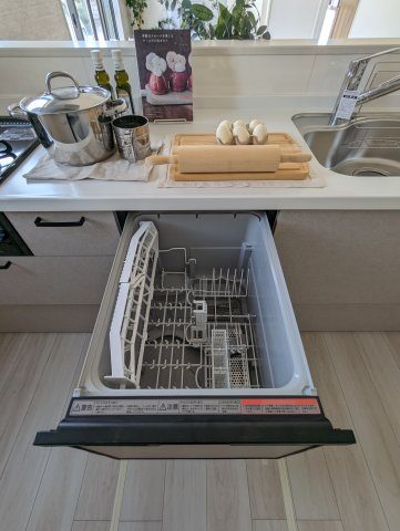 水戸市住吉町　5期のキッチン|三口コンロでお料理もスムーズ！うれしい食洗器付きで時短に繋がり～家事もラク～！！