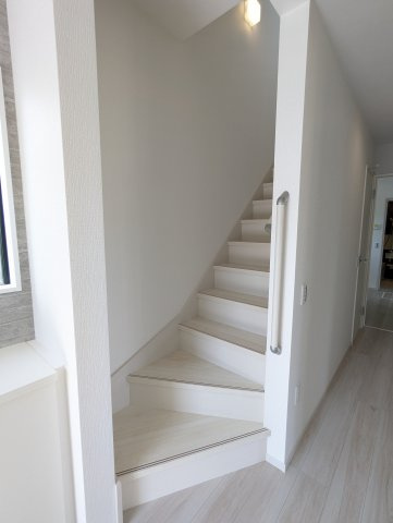 水戸市住吉町　5期の収納|階段には手摺があるので、転倒・転落防止に繋がり・・階段手摺があることでどの世代でも安心して階段を歩行出来ます～！！