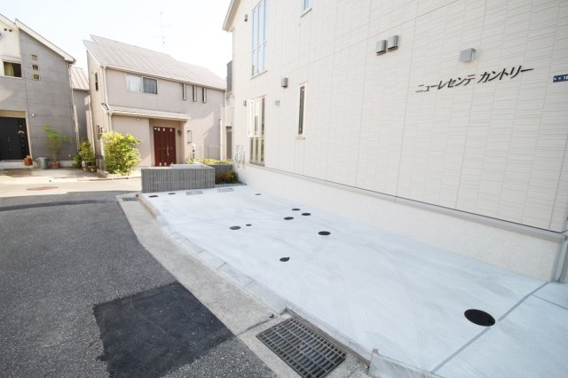 ニューレセンテカントリーの駐車場