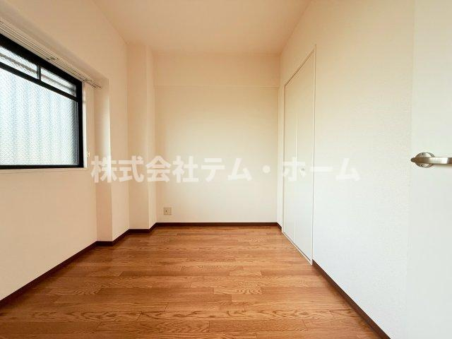 【洋室】 | グランシャリオ柏原 | 明るい洋室です