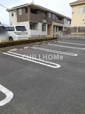 エレナメゾンＢの駐車場|当社、チルホームのHPもご覧ください(^^)/物件情報多数♪