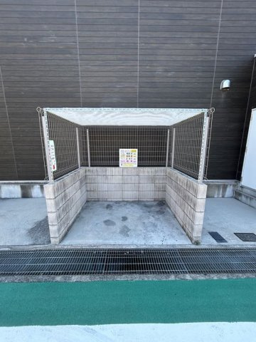 リブリ・芦原通の駐車場