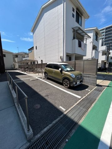 リブリ・芦原通の駐車場