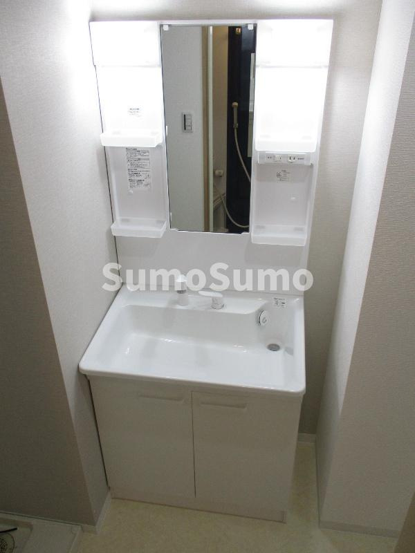 ワコーレヴィータ神戸上沢通サウスの洗面所|ゆったりとスペースのある洗面所