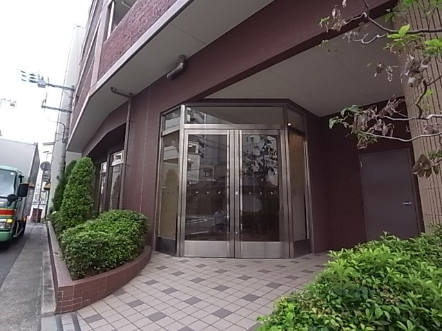 エステムプラザ神戸元町海岸通のエントランス