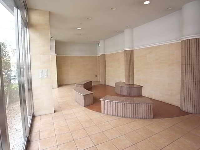 エステムプラザ神戸元町海岸通のロビー