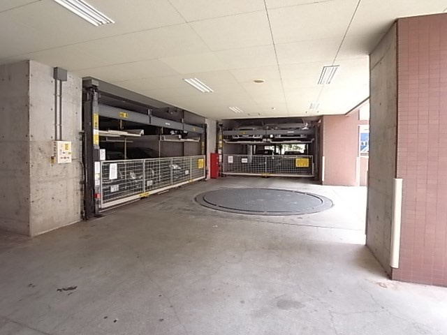エステムプラザ神戸元町海岸通の駐車場