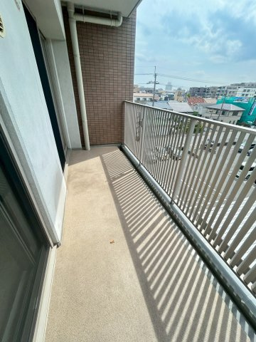 甲子園三番町ハイツのバルコニー