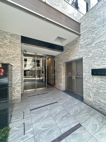 ル・マージュ新町のエントランス