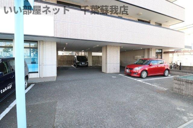 ヤマニビルの駐車場|駐車場があるので、車を買う予定の方も安心です