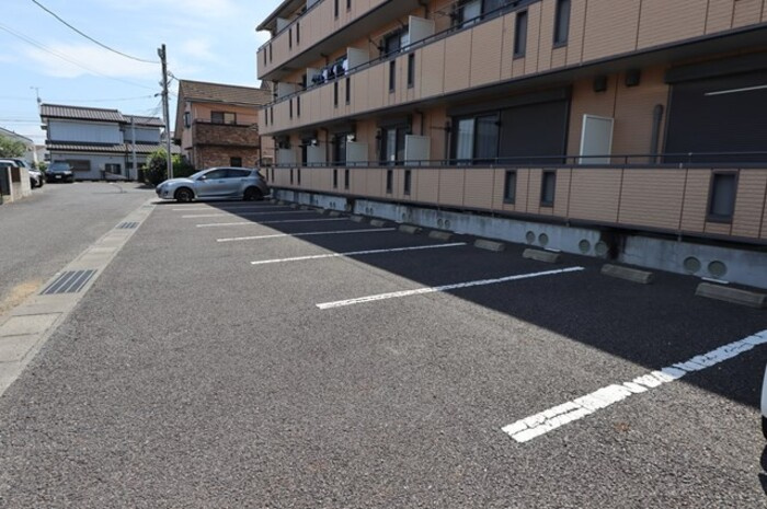ボナール壱番館の駐車場|駐車場に車を止められます