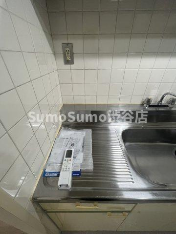 サンパレス目黒のキッチン|コンパクトなキッチンで掃除もラクラク