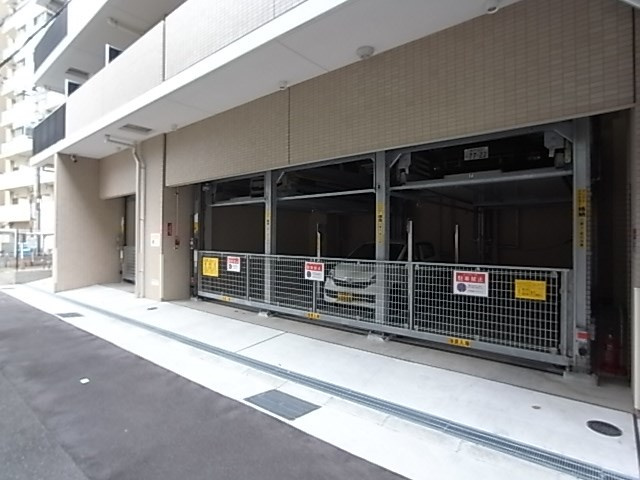 S-RESIDENCE神戸元町の駐車場