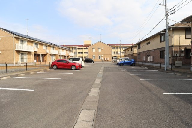 メイプルヒル　I棟の駐車場|カースペースがあります