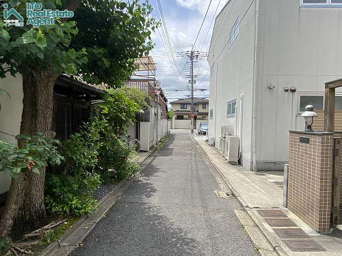 小山板倉町 中古戸建の前面道路含む現地写真