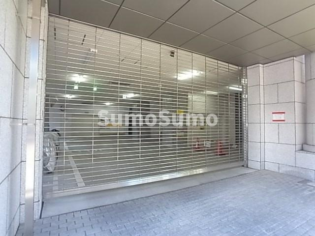 ライオンズタワー神戸元町の駐車場
