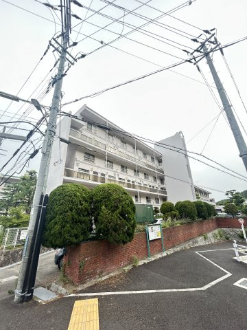鶴甲コーポ33号棟の外観