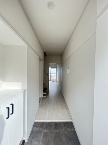 鶴甲コーポ33号棟の玄関
