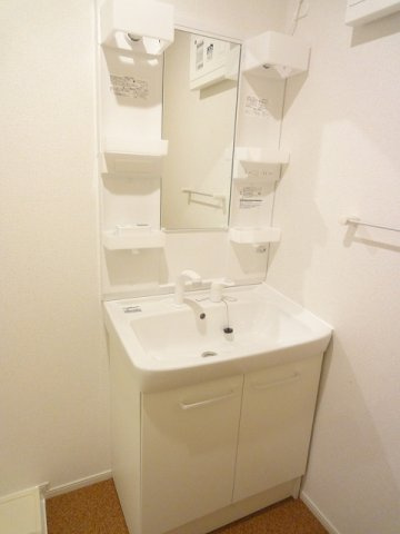 Ｊヒルズの洗面所|明るい洗面所です