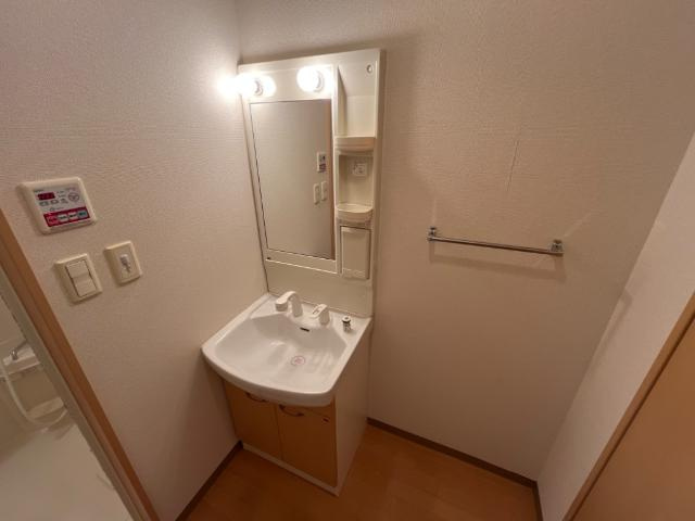 そよ風の洗面所|洗髪洗面化粧台